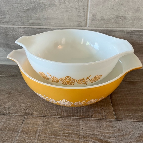 VIntage Pyrex Butterfly Gold Nesting Cinderella Bowl 2 Pcs 444 And 443 - Picture 3 of 5